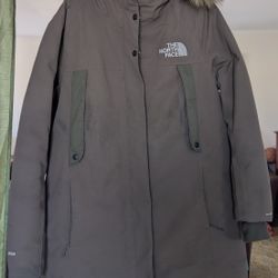 North Face The Women's New Outerboroughs Parka with 550-down