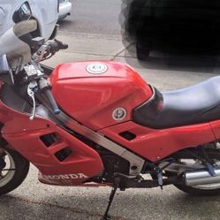 1986 Honda "Interceptor"  VFR750F  (Priced To Sell!)