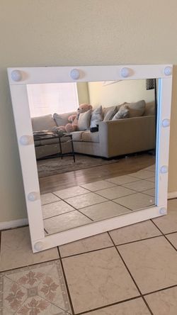 White Vanity Mirror with Hollywood Bulbs