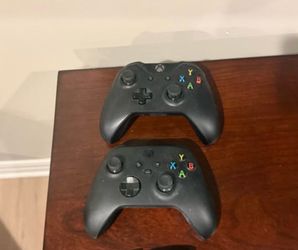 2 Xbox controllers