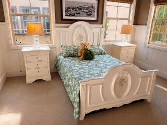 Matching White Nightstands with Glass Table Lamps – Set of 2 – Excellent Condition