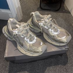 Off-White 3XL Balenciagas 