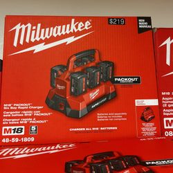 Milwaukee M18 18V Lithium-Ion PACKOUT 6-Port Rapid Charger