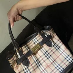 Women’s Burberry Purse 