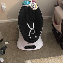 4 Moms Mama Roo  ***Price Drop***