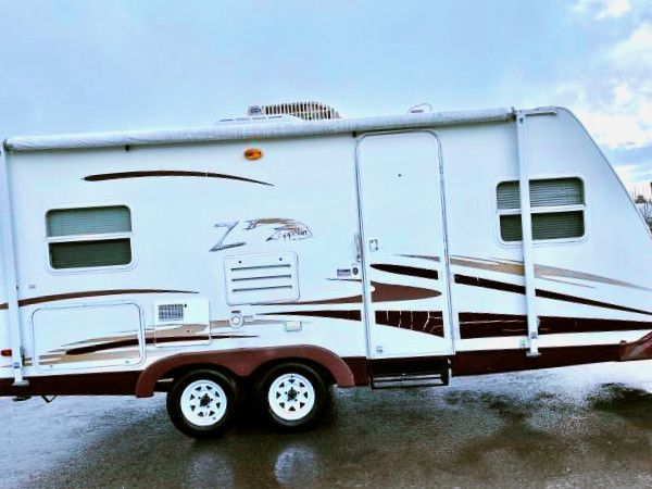 Photo 2005 Keystone Zeppelin 22 FT $1000 Sale New