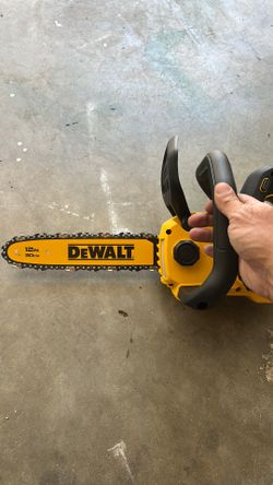 Dewalt 20V MAX Chainsaw with Lithium ion battery 4 pack