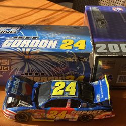 #24 Jeff Gordon DuPont Pepsi Daytona 2002 Monte Carlo 1:24 Diecast Nascar Bank