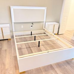 Cama LED Quenn Con 2 Mesas De Noche 