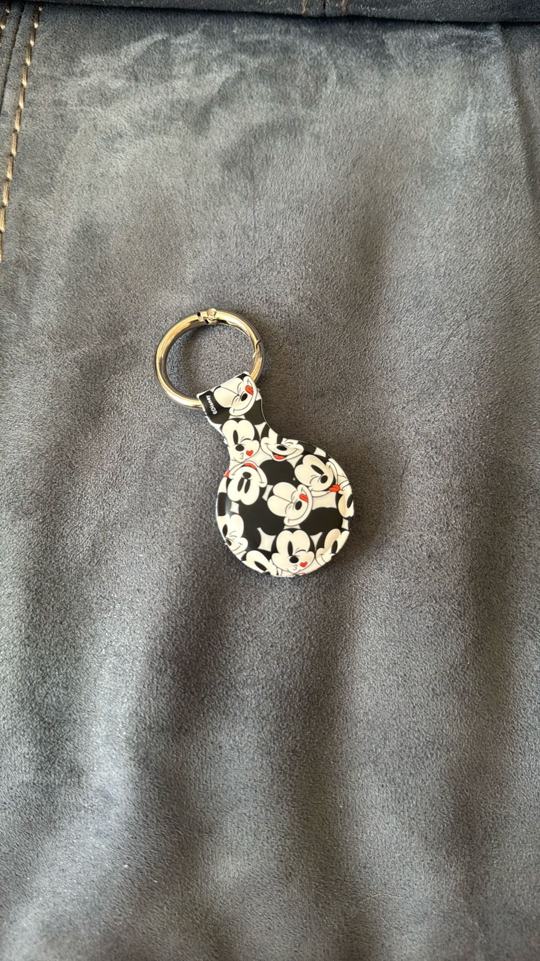 New Without Tags Disney Mickey Mouse Silicone AirTag Holder Case