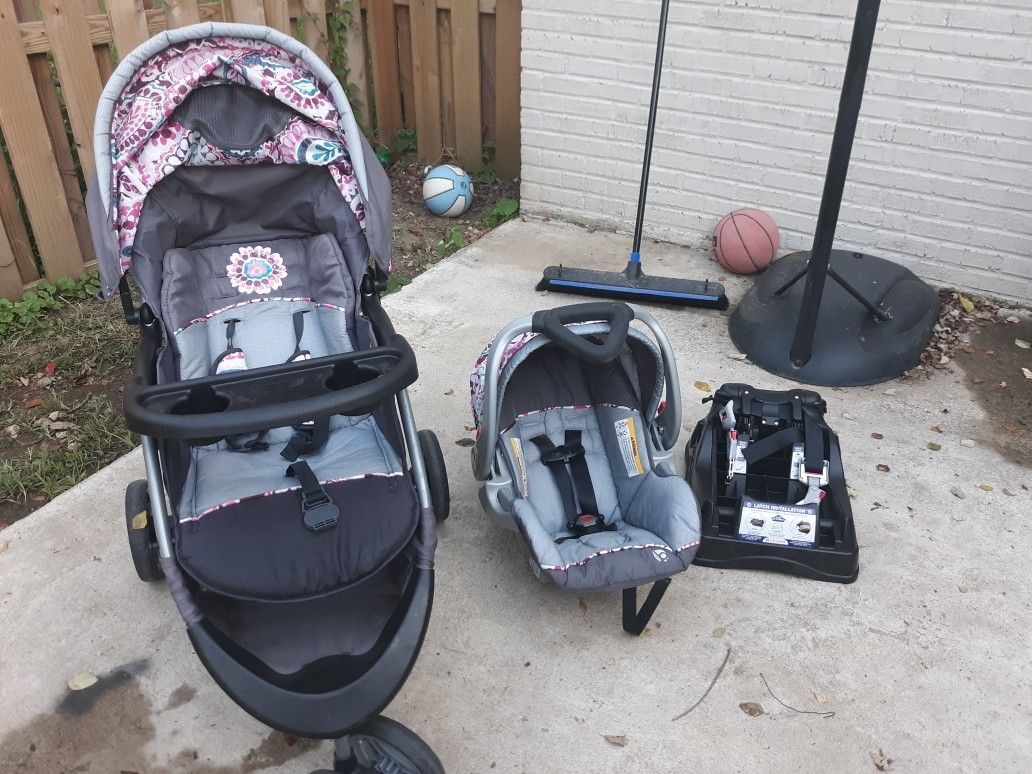 Baby Trend Travel System with car seat base