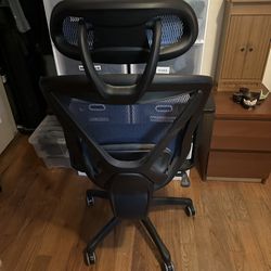 Staples Dexley Ergonomic Mesh Office Chair Blue for Sale in Los