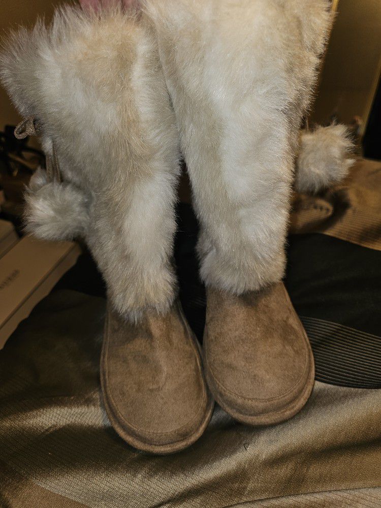Furry Boots With Memory Foam Insoles
