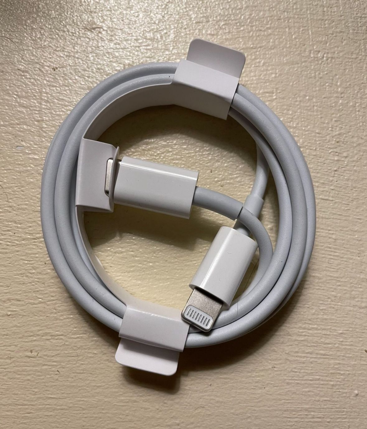 Apple cable USB-C to lighting