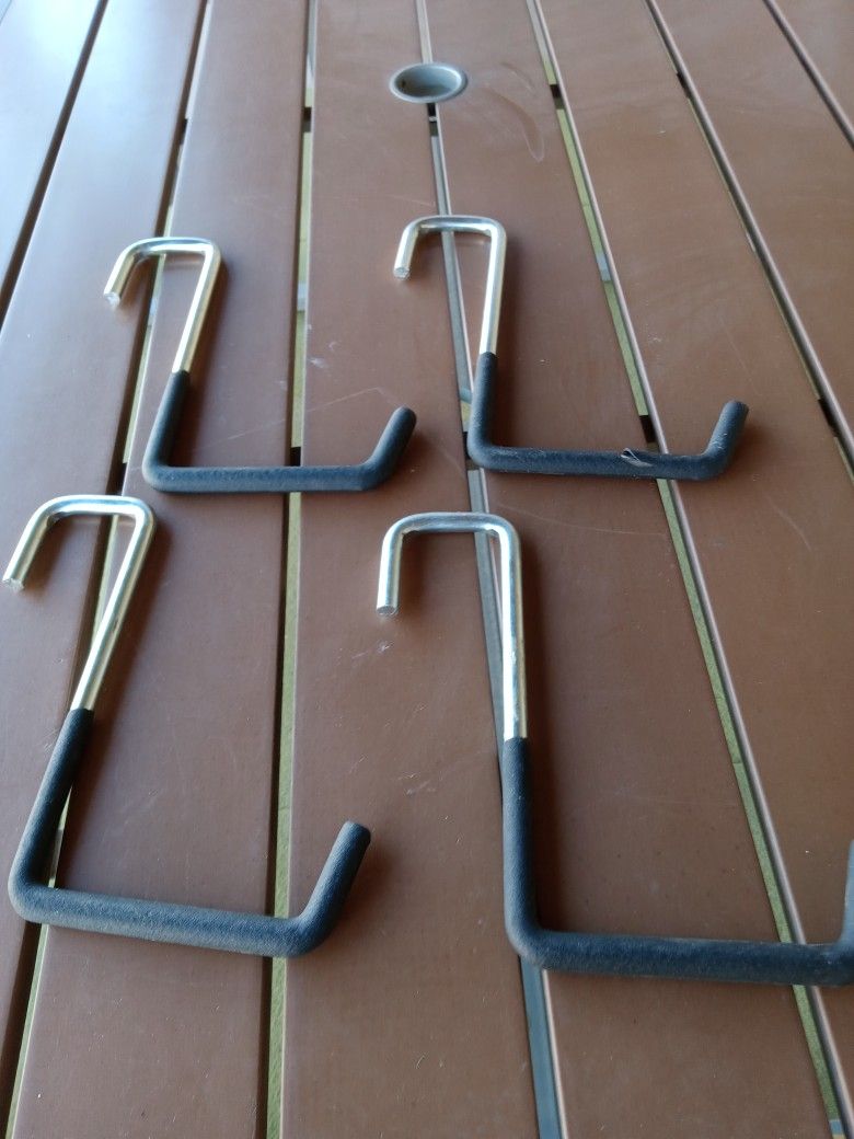 4 Steel Hooks. 8inx5in