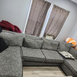 New Couch Sectional  B/O