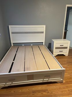 2 Frames 3 nightstands