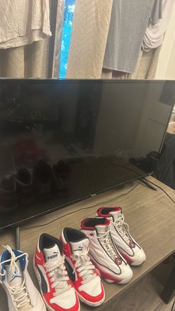 Onn Flat Screen TV ROKU