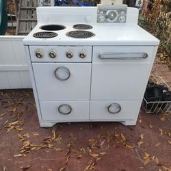 Antique 1940 Frigidaire Stove