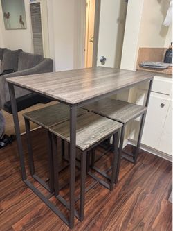 Dining set w stools