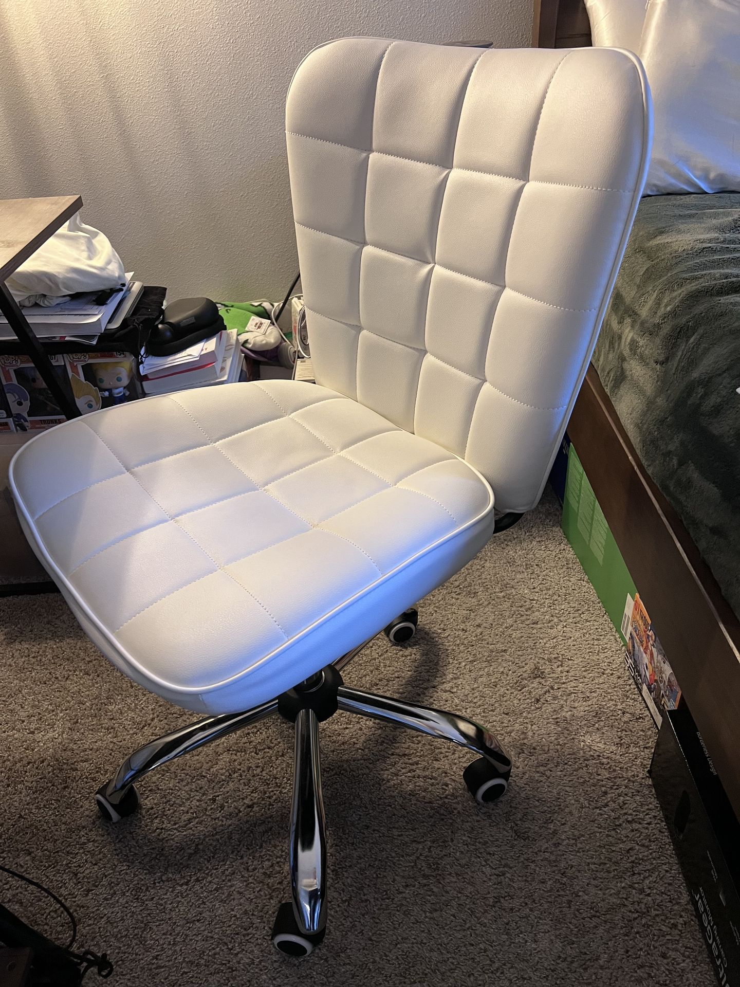 White desk chair - adjustable height