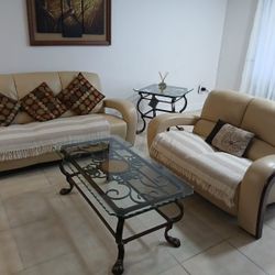 2 Sofas With 2 Tables