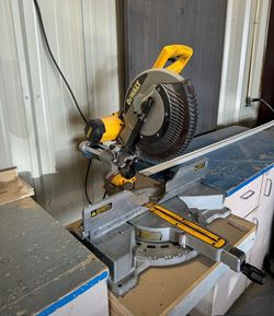Mister saw Dewalt
