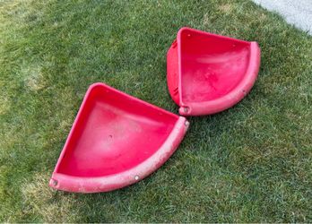 Corner feeders