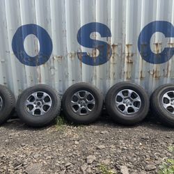 5 Bridgestone Dueler Tires 255/75R17