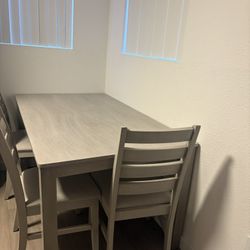 Table with 6 chairs