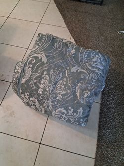 King Size Gray Damask Woven Throw Blanket with 2 pillow cases