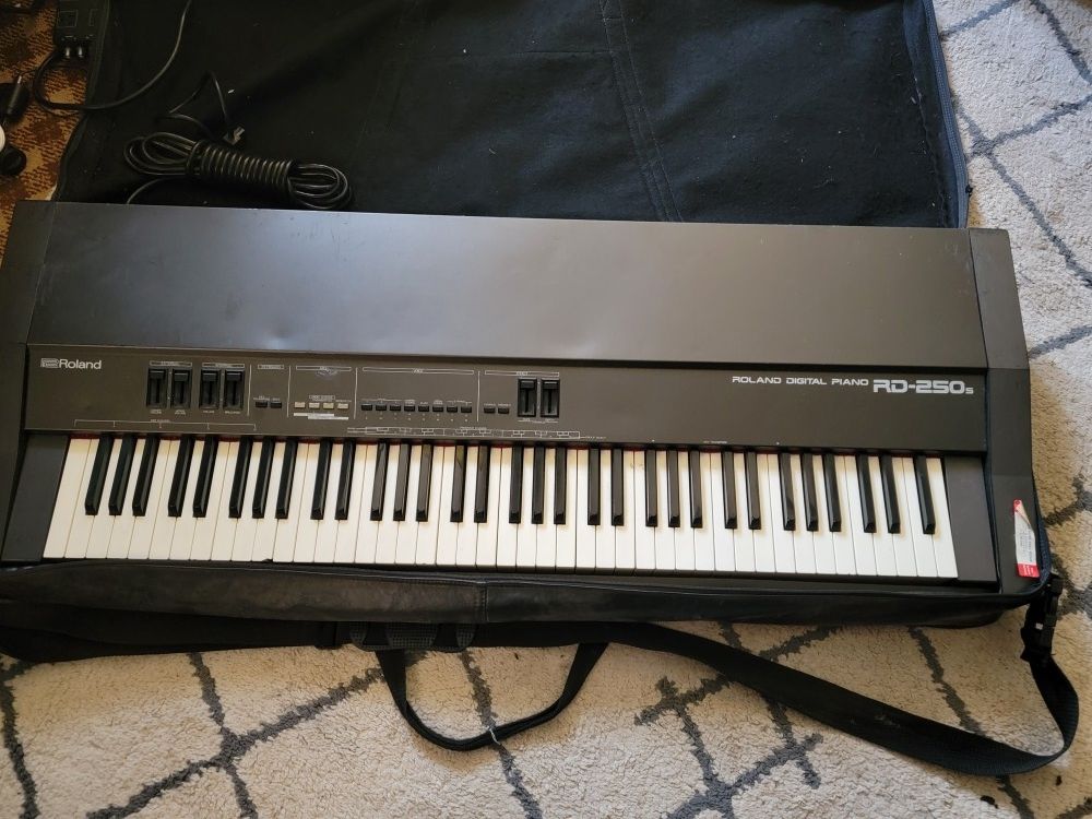 Roland RD-250s Keyboard Piano