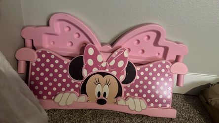 TODDLER Girls Minnie Mouse bed