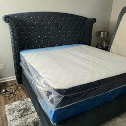NEW KING PILLOW TOP MATTRESS WITH BOX SPRING ♨️ Bed frame is not available