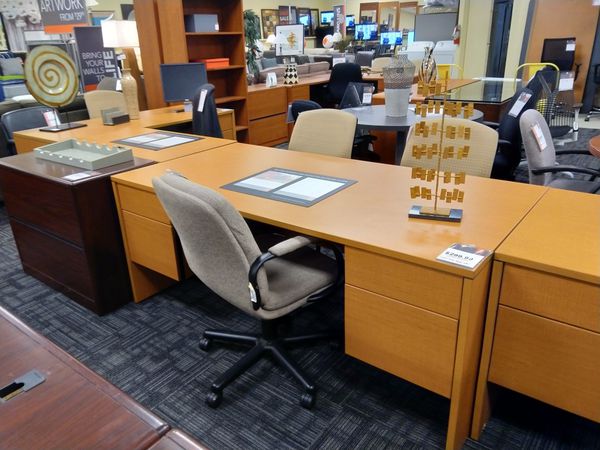 Halton Executive Desk (36x72) for Sale in Dallas, TX - OfferUp