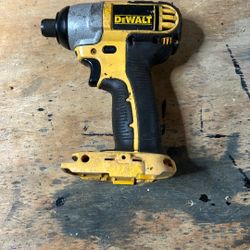 DEWALT DC825 1/4 inch Cordless Impact Driver - Black/Yellow. Tested.