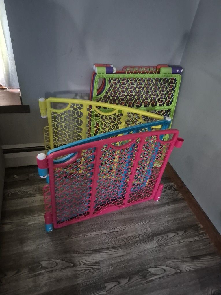 6 Pannel Play Yard