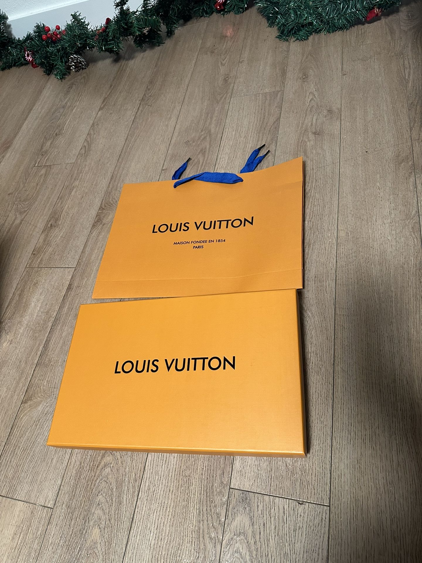 Number 1 quality scarf, not original.