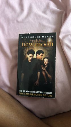 The Twlight Saga: New Moon book by Stephanie Meyer