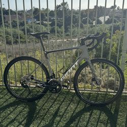 Giant Defy Road Bike (Carbon Fiber)