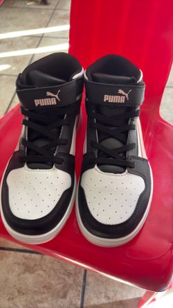 (Size 3c) Puma sneakers never worn
