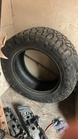 Nitto tire 305 -55-r20