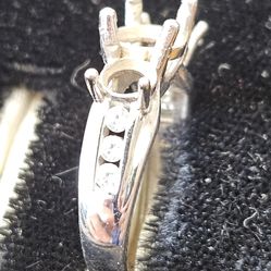 14k White Gold Engagement Ring 3 10pt diamonds on each side. Why pay Retail - Pay for GOLD VALUE - Just add your own Diamonds! 3.9 Grams total weight.