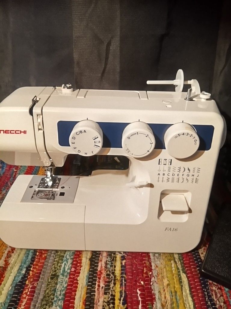 NECCHI SEWING MACHINE