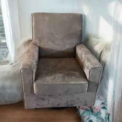 Delta Children Nursery rocking chair