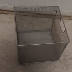 Metal Basket(Magazines)$15