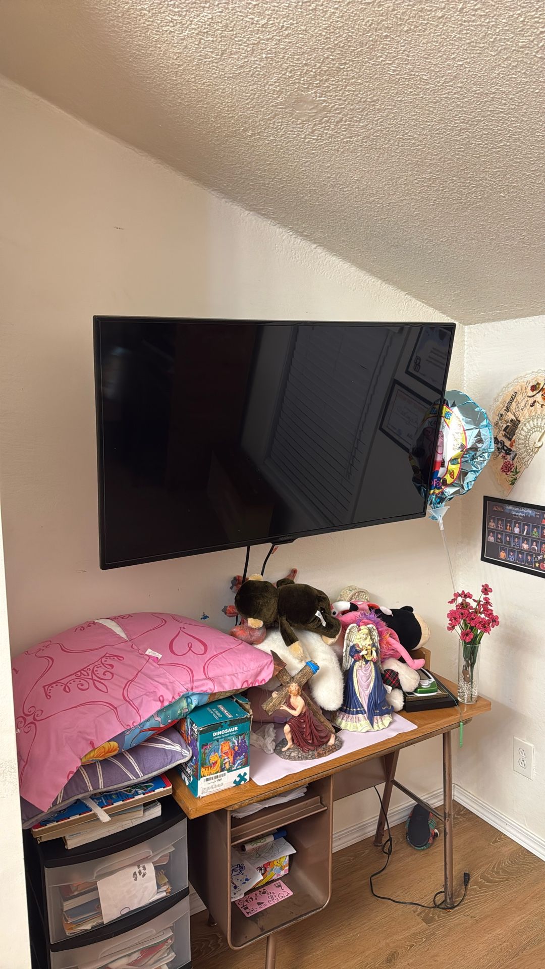 42” Led Insignia With Remote And Wall Mounting