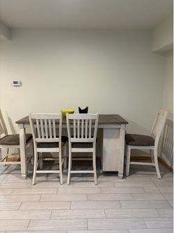 Dinning Table and Chairs