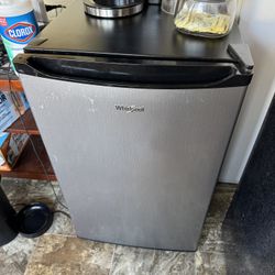 Whirlpool Mini Fridge — Works Perfectly! Great Condition 