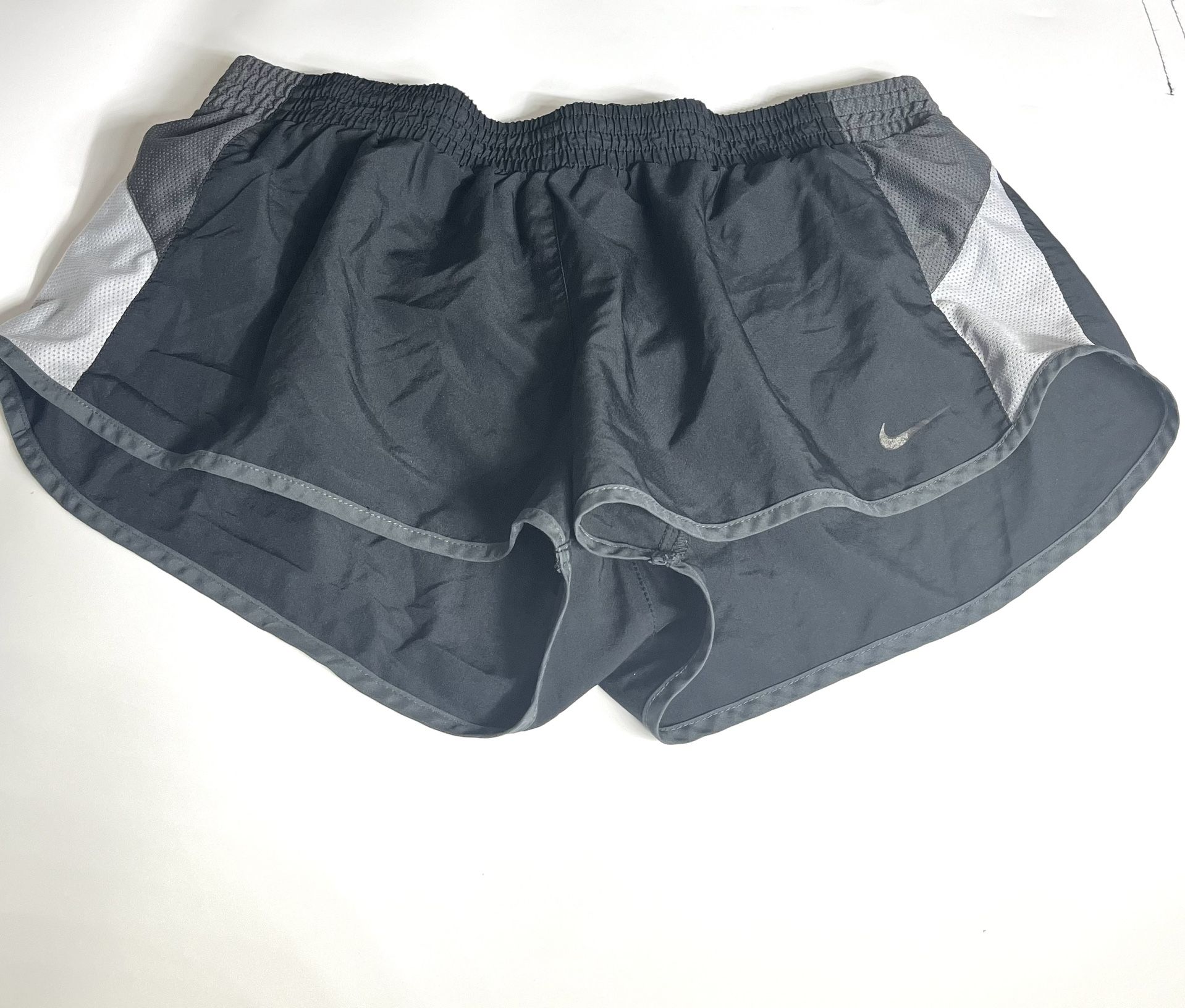 NIKE SHORT SIZE L